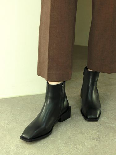 Square Toe Slim Chelsea Boots 2 Colors - CESTI - Modalova