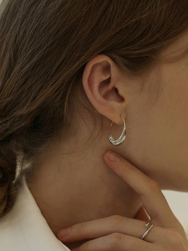 Modern Oval Earring E022 - LAZYDAWN - Modalova