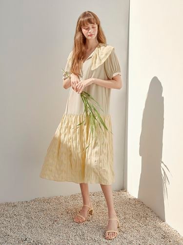 Texture Blend Belted Dress_Beige - ETMON - Modalova