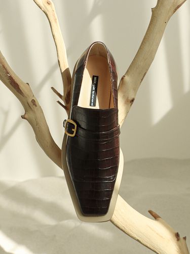 UZ Loafer_Wine Brown - MOL:pin - Modalova