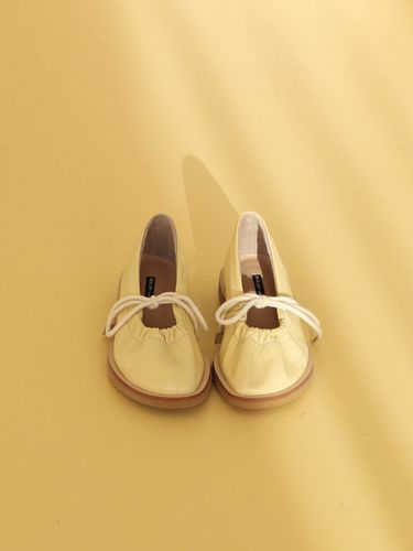 Vin Ballerina Flat_Butteryellow - MOL:pin - Modalova