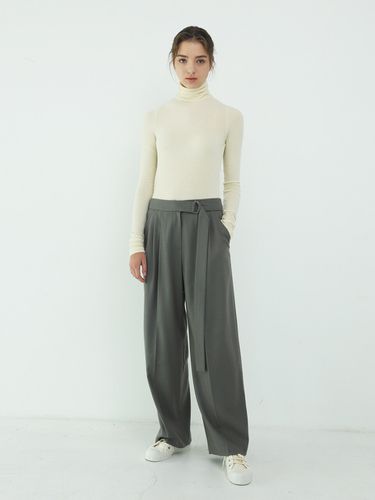 Strap Wide Pants_Ash Olive - AEER - Modalova