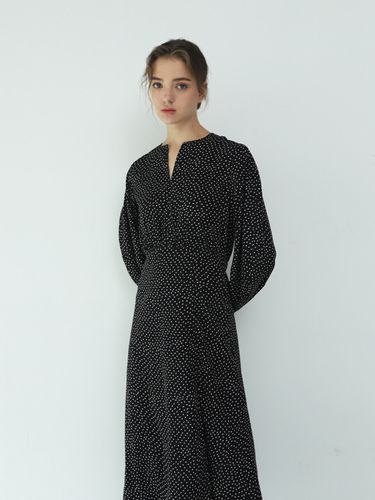 Slit Dress with Muffler_Black - AEER - Modalova