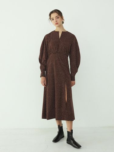 Slit Dress with Muffler_Red Brown - AEER - Modalova