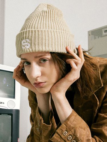 Unisex] LOGO BEIGE BEANIE - SLEEPYSLIP - Modalova