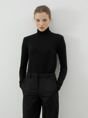 Wool-blended Turtleneck Top_Black - UIJI - Modalova