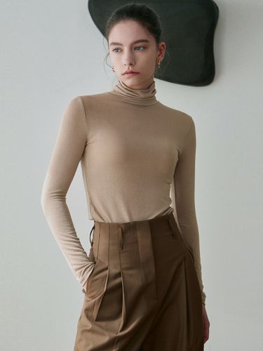 SOFT TURTLENECK SLIM TOP_BEIGE - NICK&NICOLE - Modalova