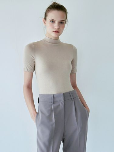 MOCK NECK HALF TOP_SKIN BEIGE - NICK&NICOLE - Modalova