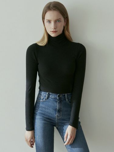 Soft Slim Turtleneck T-shirt_Black - YAN13 - Modalova