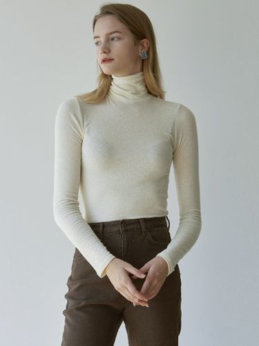 Soft Slim Turtleneck T-shirt_Cream - YAN13 - Modalova