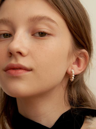 Dot Pearl Earring_EC1690 - TATIANA - Modalova