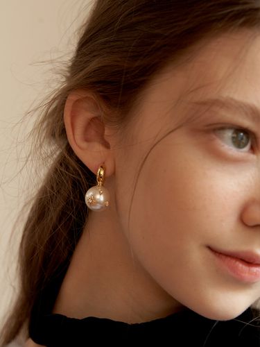 Mignon Etoile Pearl Hoop Earring_EC1685 - TATIANA - Modalova