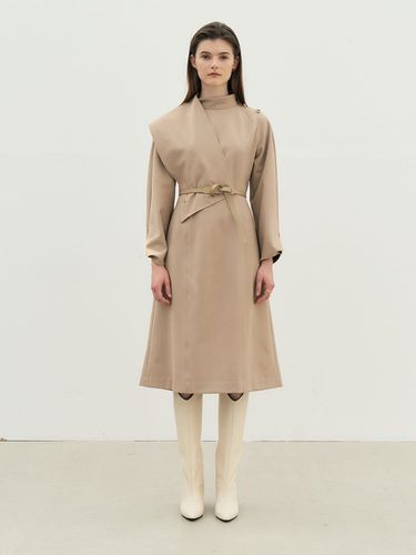 W Scarf Layered Sleeve Twist Dress_Soft Camel - Et demain - Modalova