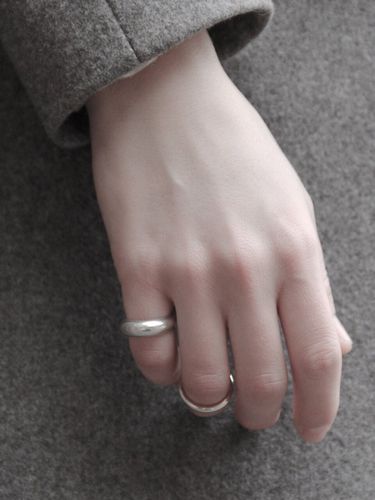 Semi Matte Bulging Silver Ring - TOU - Modalova