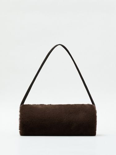 Minimal Barrel Fur Bag_Brownie - LEUNI - Modalova