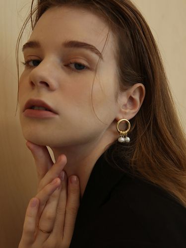 Pearl Drop Hoop Earring E012 - LAZYDAWN - Modalova