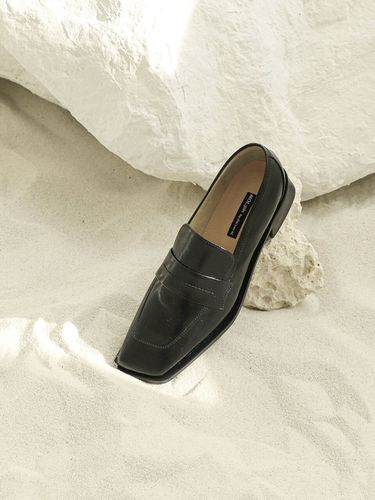 Koa Loafer_Black - MOL:pin - Modalova