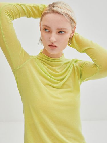 BACK POINTED MOCK NECK TOP_LIME - ONNE - Modalova