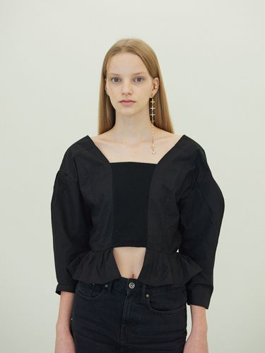 Square Neck Ruffled Blouse_Black - SOFT SEOUL - Modalova