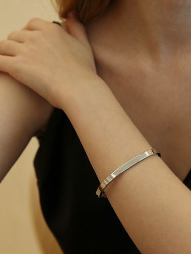 Simple Bangle B006 - LAZYDAWN - Modalova