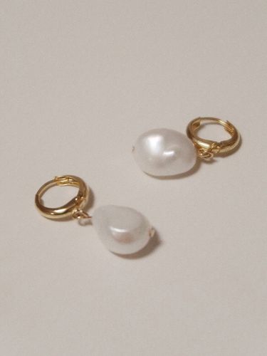 Pearl Hoop Earrings - partez - Modalova