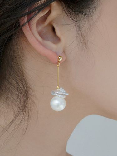 Sensuous pearl earrings (2colors) - FANTASTIC PLANET - Modalova