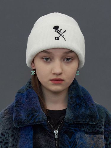 Rose Knit Beanie - UNALLOYED - Modalova