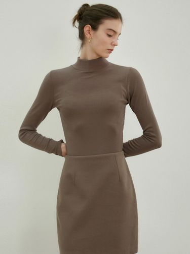 Half Turtleneck Slim Top_Cocoa - NICK&NICOLE - Modalova