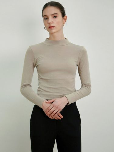 Half Turtleneck Slim Top_Beige - NICK&NICOLE - Modalova