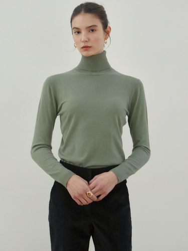 Turtleneck Slim Knit Top_Deep Green - NICK&NICOLE - Modalova