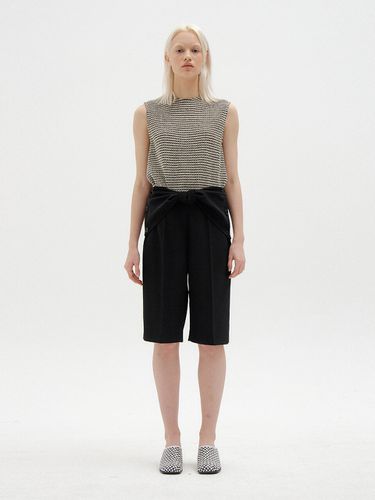 SAVANA Bermuda Shorts (Black) - EENK - Modalova