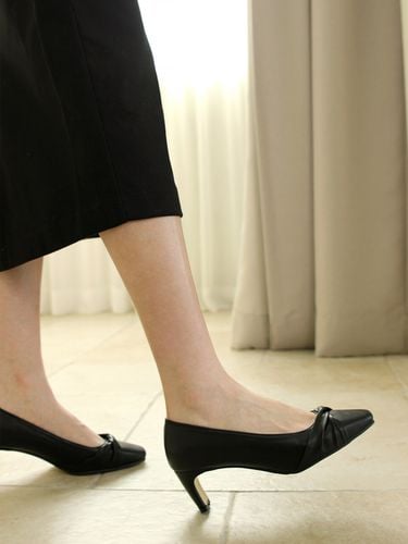 Twist Middle Pumps - Black - CESTI - Modalova