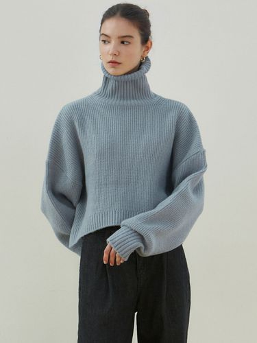 Cropped Turtleneck Sweater_Blue Gray - NICK&NICOLE - Modalova