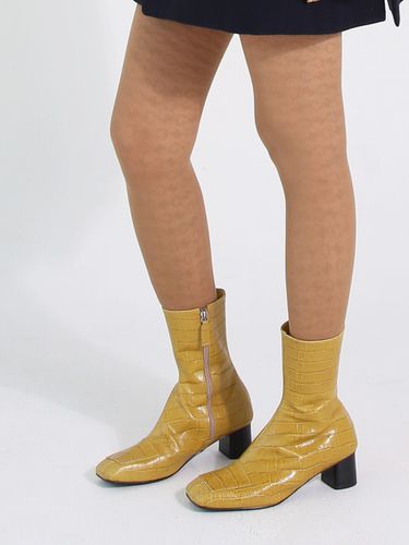 Square patches boots - Yellow - february second - Modalova