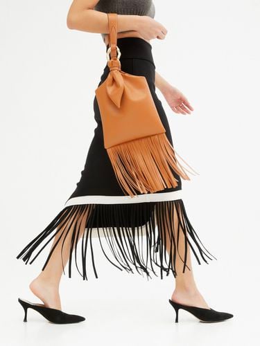 Ami Fringe Tan Tote Bag - AMADEE - Modalova