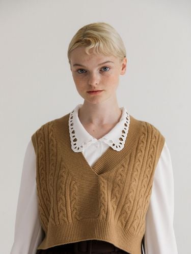 Cropped Cashmere Wool Vest_Camel Beige - NARU KANG - Modalova