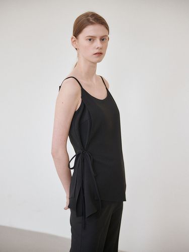 Sleeveless Layered Blouse_Black - NILBY P - Modalova