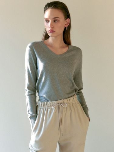 SOFT V NECK KNIT_GRAY - NICK&NICOLE - Modalova