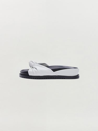 SOY Knotted Slide Sandal - White - EENK - Modalova