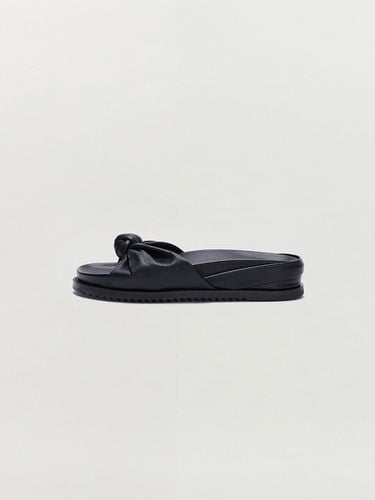 SOY Knotted Slide Sandal - Black - EENK - Modalova