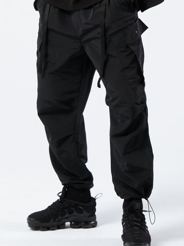 Tuck Belted Cargo Pants (Black) - PIECEMAKER - Modalova