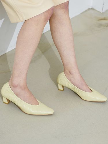 Soft Wrinkle Pumps_Beige - jeu d`art - Modalova