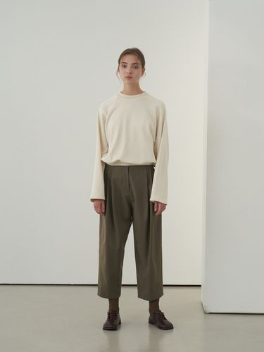 Wool Blended Carrot Pants (Khaki) - NONNIERE - Modalova