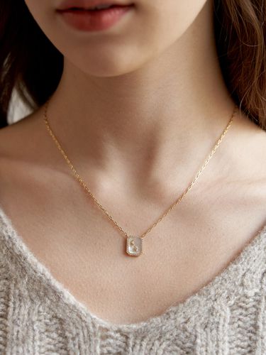 K Filled] Nacre Mignon Cubic Square Necklace_NZ1135 - TATIANA - Modalova