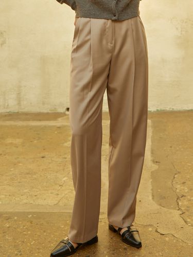 Pintuck Tapered Fit Slacks_Beige - 320SHOWROOM - Modalova