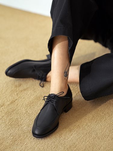 BLP21207 Juno Loafer / Black - Byeuuns - Modalova