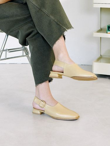 Gold Buckle Mule_Butter - NONETHELESS - Modalova