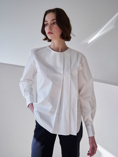 Crew Neck Tuck Blouse (White) - bibyseob - Modalova