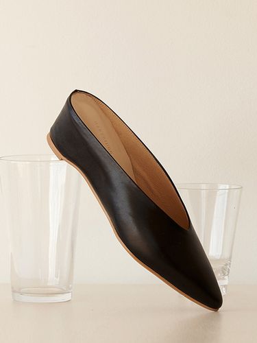 Anne Modern Wedge Mule - Black - MARYRINGO - Modalova