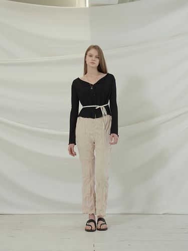 Pleats Banding Pants (3 Colors) - SOFT SEOUL - Modalova